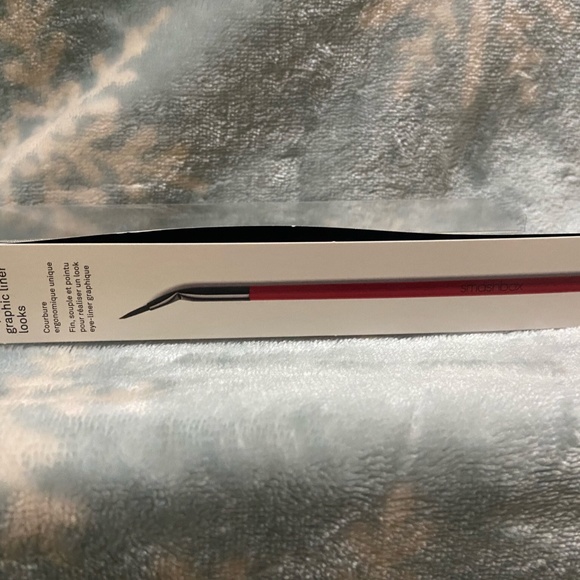 Smashbox Arched Eyeliner & Eye Shadow Brush Duo - Picture 9 of 13